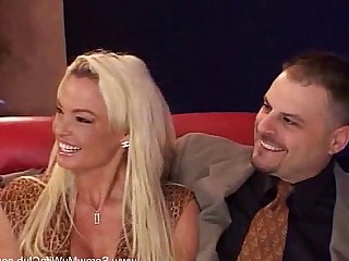 アマチュア ブロンド ブルネット バス カップル 中出し ザーメン 支配