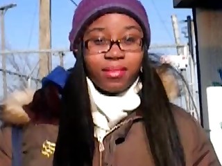 มือสมัครเล่น เด็กแรกเกิด สีดำ สีบลอนด์ ไม้มะเกลือ ฟุต เครื่องรางเท้า หญิงนิโกรที่เลี้ยงลูกฝรั่ง